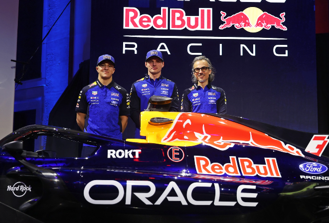 Verstappen (centre) poses next to Detroit Red Bull's 2026 F1 livery on Thursday