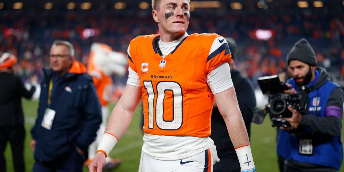 Seahawks dominate NFL playoffs, Broncos' Bonix suffers season-ending injury