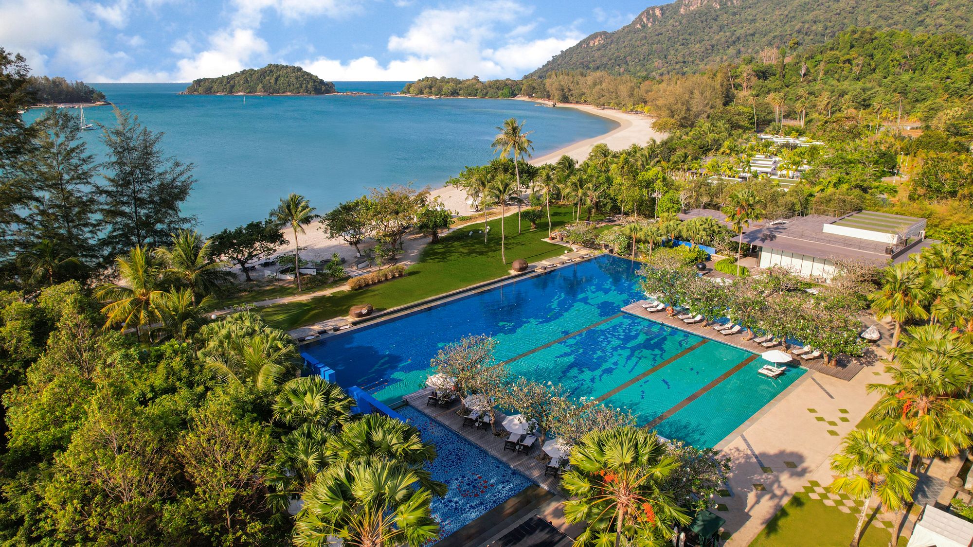 Danna’s standout feature is its three-tiered infinity pool