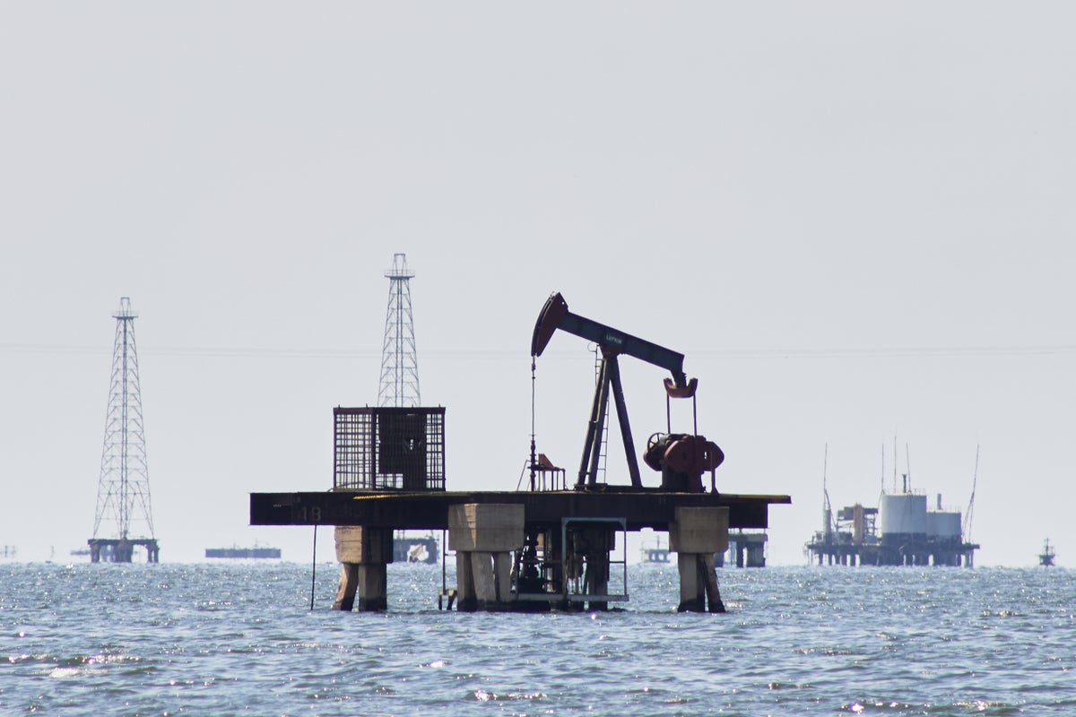 Trump considers subsidies to boost oil companies drilling in Venezuela