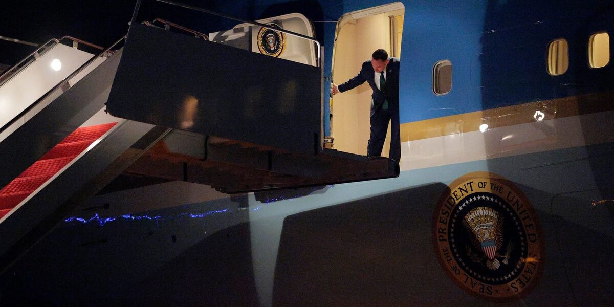 Trump's Air Force One forced to return to Washington due to electrical issues