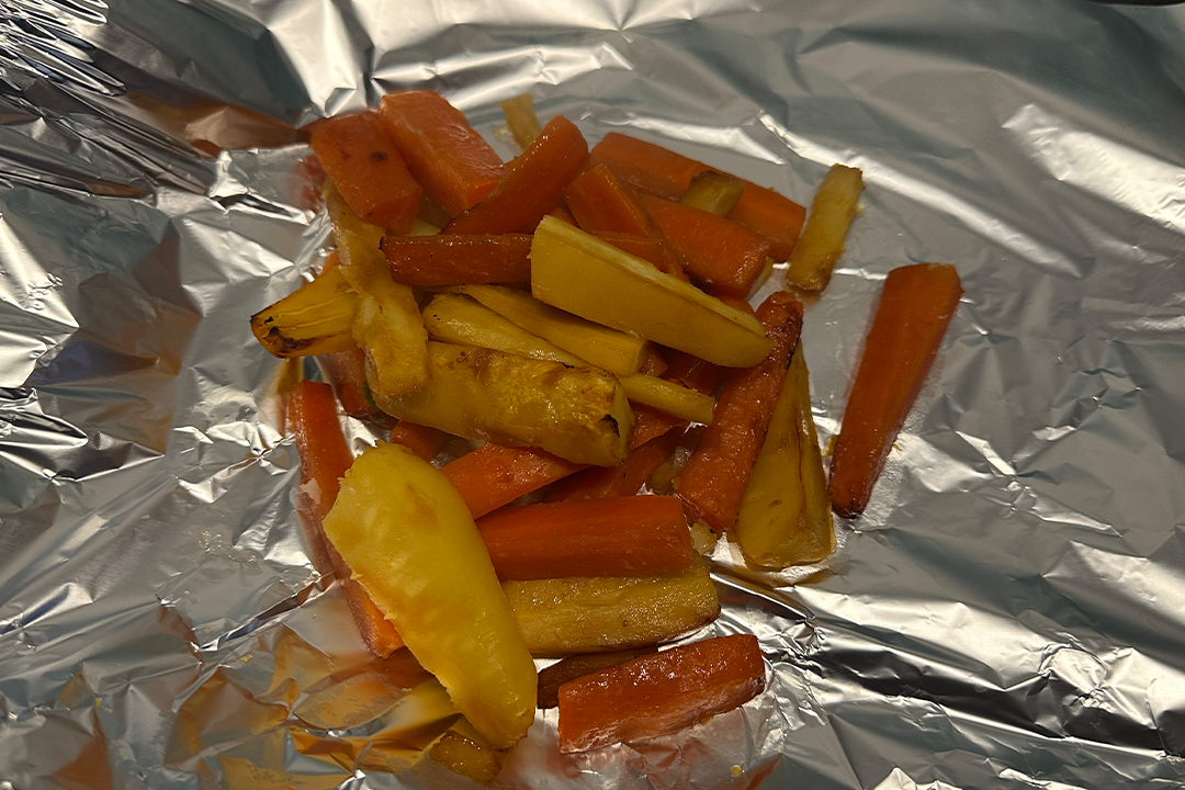 Aluminum foil can help keep your food warm while others cook