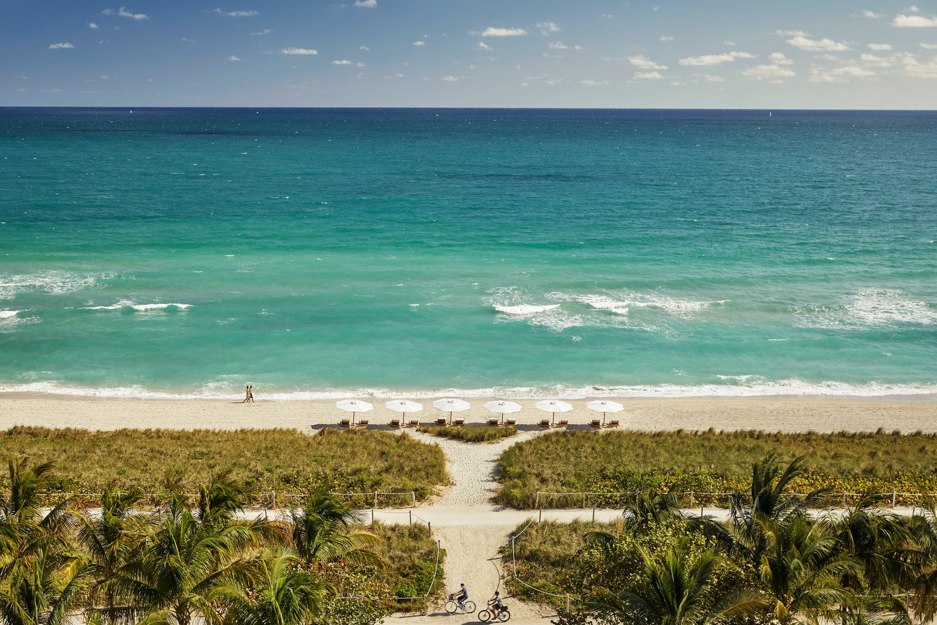 This members’ hotel is right on Surfside Beach