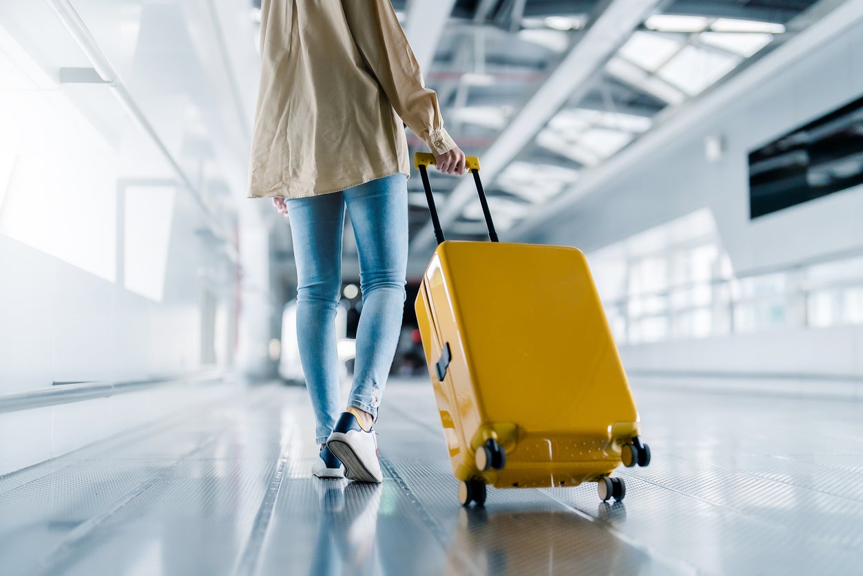 Many passengers try to avoid additional fees by carrying all their belongings with them. But airlines know this and charge extra fees for passengers who exceed their carry-on baggage allowance